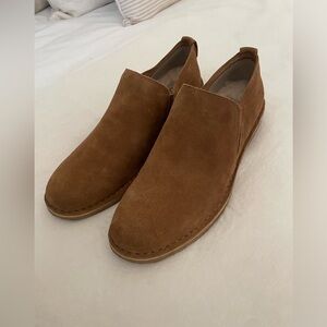 Ugg women’s Suede Slip On Chestnut Shoes Sz 10